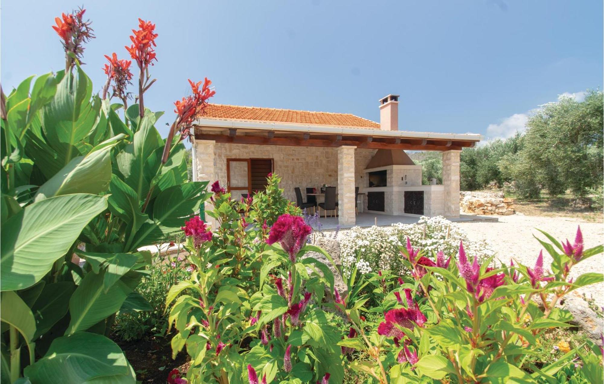 Awesome Home In Smokvica With Kitchen 외부 사진