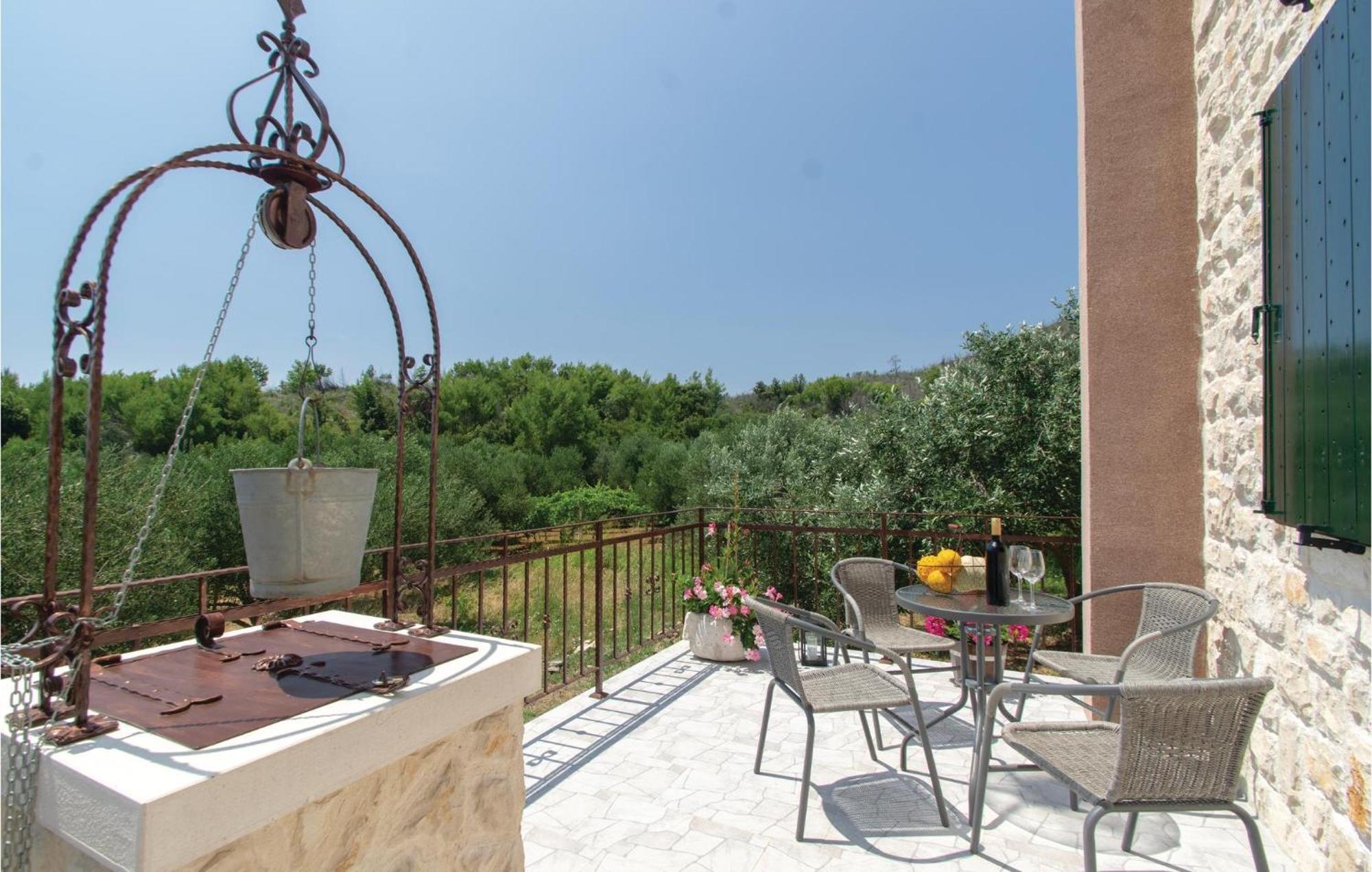 Awesome Home In Smokvica With Kitchen 외부 사진