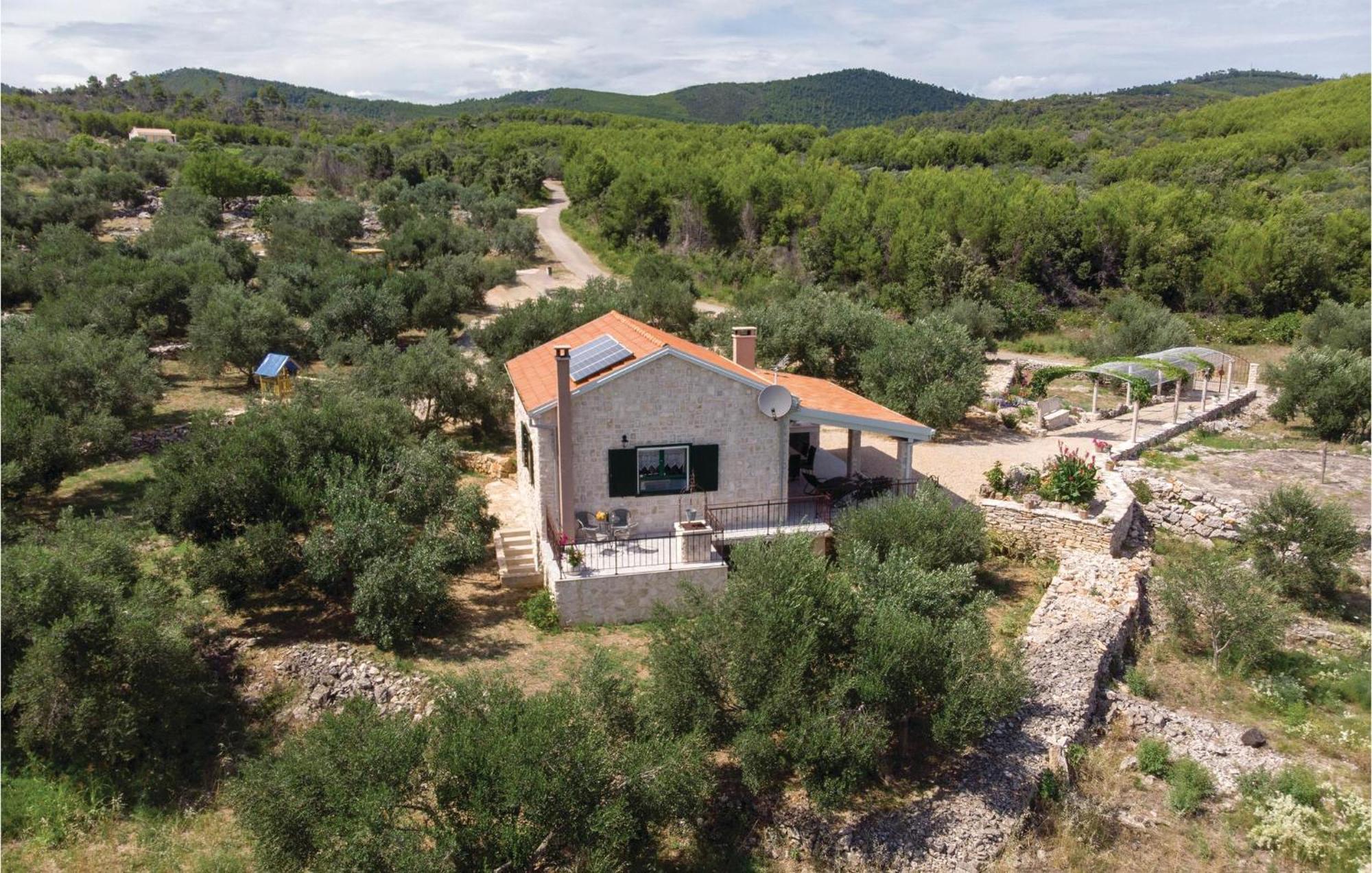 Awesome Home In Smokvica With Kitchen 외부 사진
